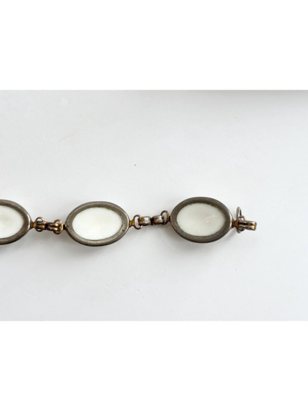 Egyptian Revival Scarab White Milk Glass Beetle Silver T 80's Vintage Bracelet - Picture 11 of 11